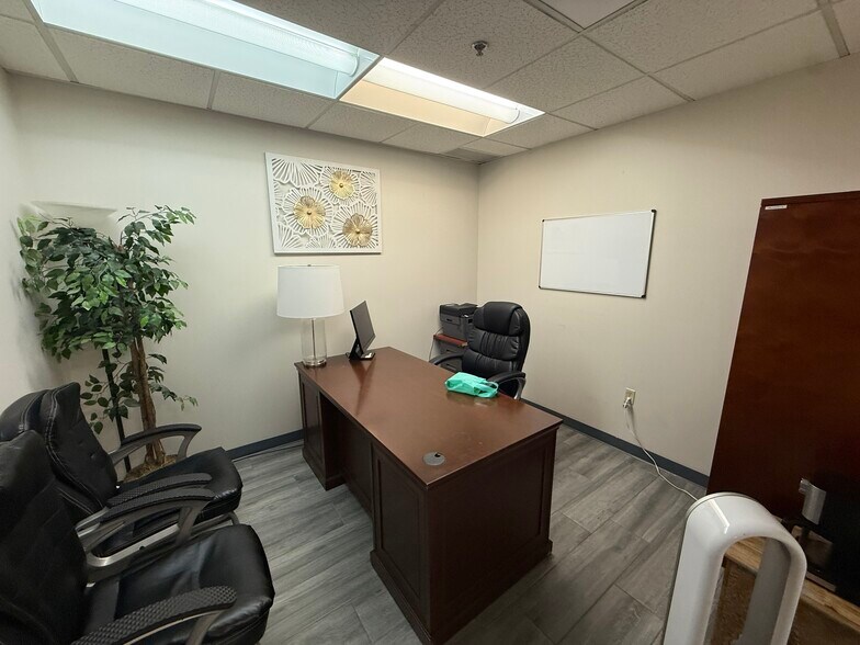 More Photos Of 202 E Earll Dr, Phoenix Medical For Sale