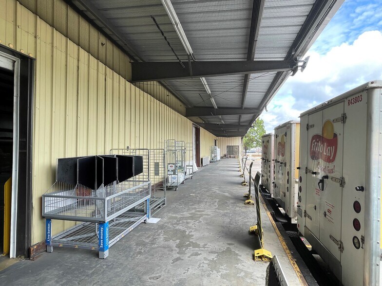 More Photos Of 3440 Black & Decker, Hope Mills Distribution For Lease