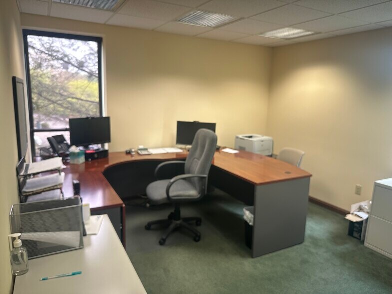 More Photos Of 708 McKnight Park Dr, Pittsburgh Office For Sale