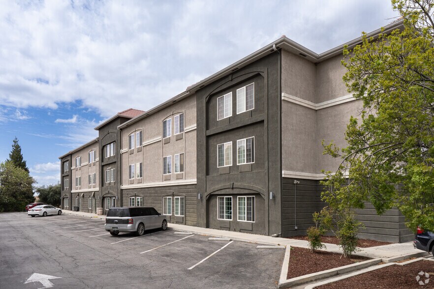 More Photos Of 8858 Spectrum Park Way, Bakersfield Hotel For Sale