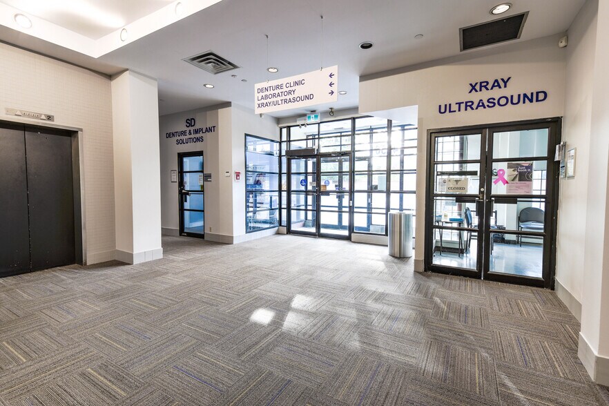More Photos Of 4256 Bathurst St, Toronto Medical For Lease