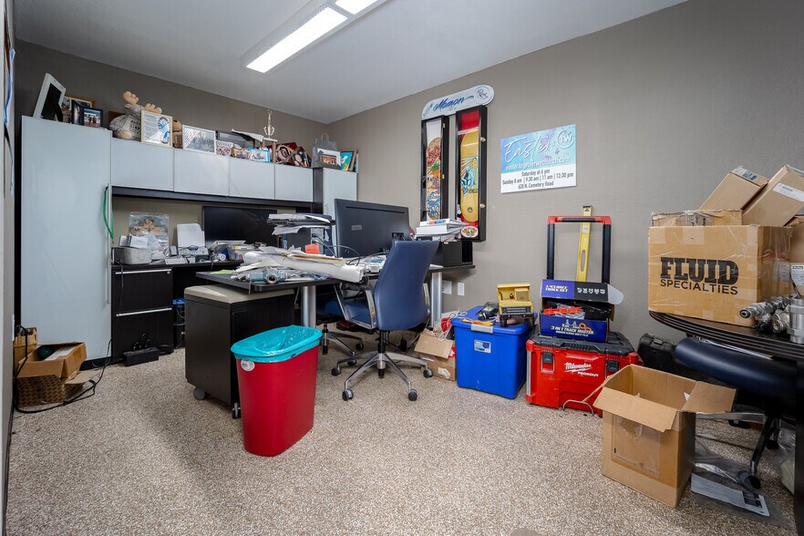 More Photos Of 319-323 NW 59th St, Oklahoma City Manufacturing For Sale