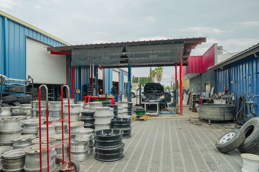 More Photos Of 6886 Santa Fe Dr, Winton Auto Repair For Sale