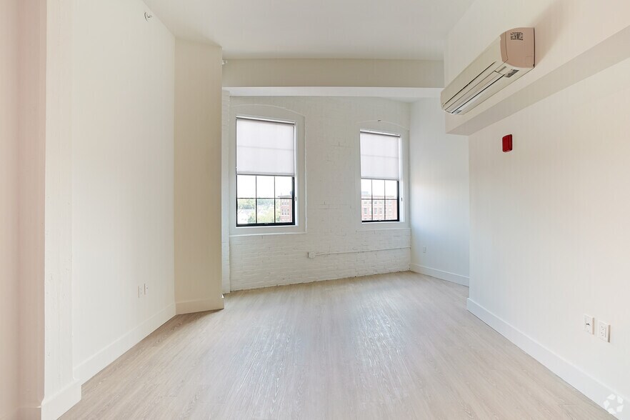 More Photos Of 86 Essex St, Haverhill Apartments For Lease