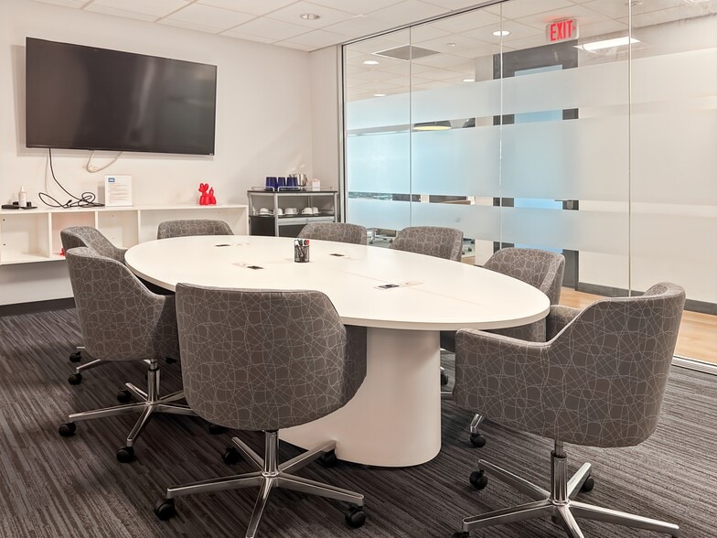 More Photos Of 201 St. Charles Ave, New Orleans Coworking Space