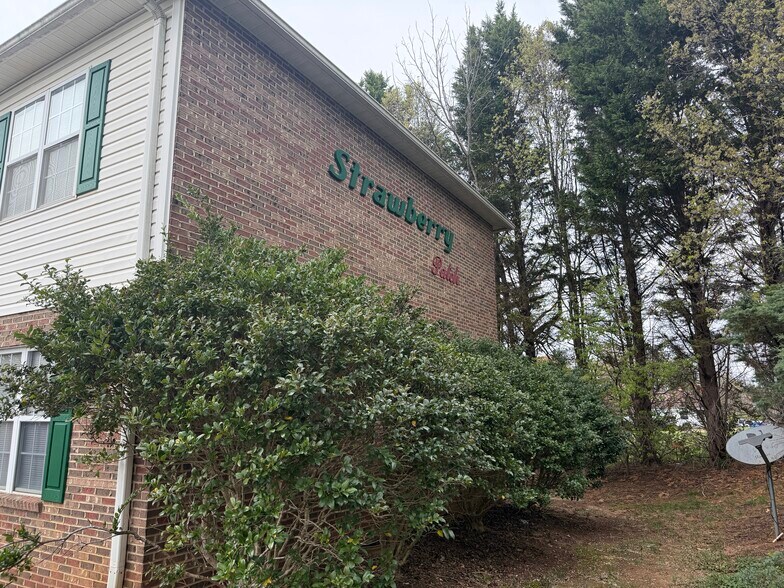 More Photos Of 1310 14th Street Dr NE, Hickory Multifamily For Sale