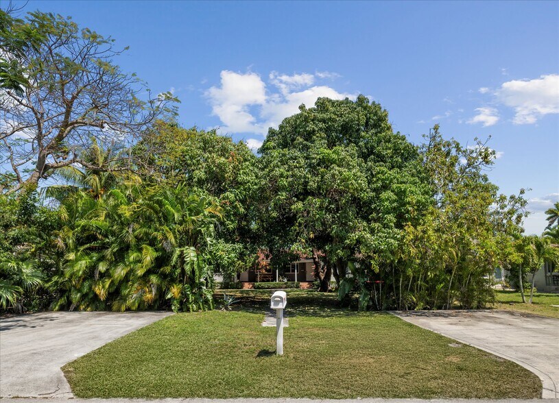 More Photos Of 11105 NE 9th Ave, Biscayne Park Multifamily For Sale
