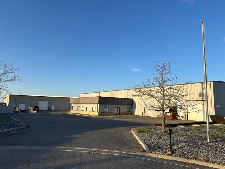 More Photos Of 9509 S Wells Cir, West Jordan Manufacturing For Lease