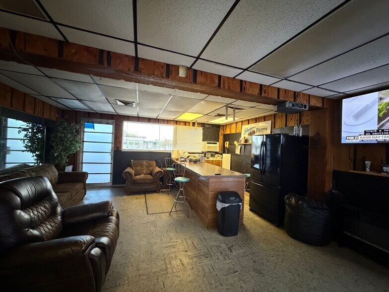 More Photos Of 1095 US Highway 17 S, Bartow Auto Repair For Sale