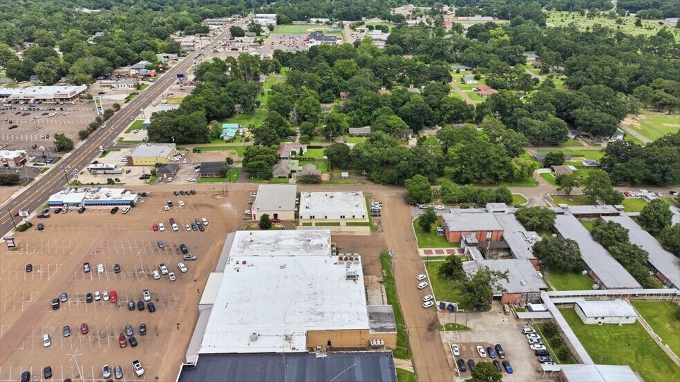 More Photos Of 211 Gay St, Mccomb Office For Lease