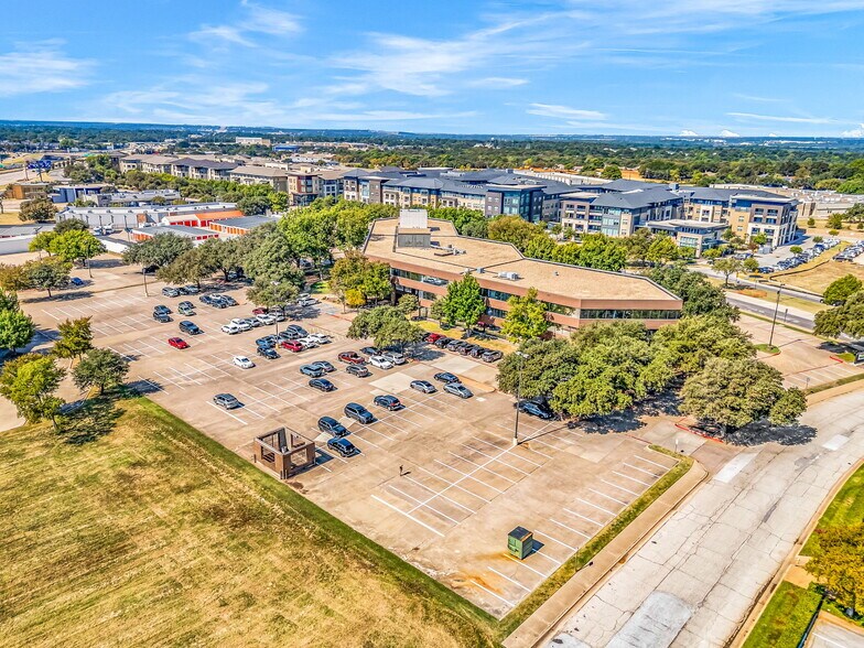 More Photos Of 524 E Lamar Blvd, Arlington Office For Lease