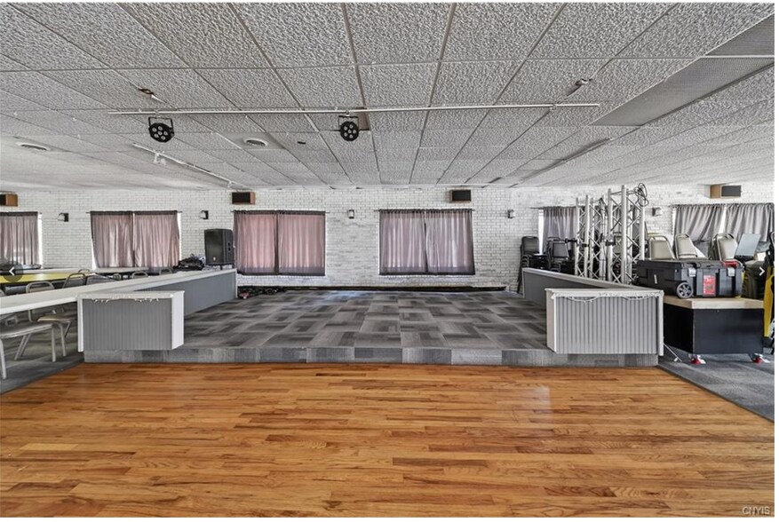 More Photos Of 7 E River Rd, Central Square Restaurant For Sale