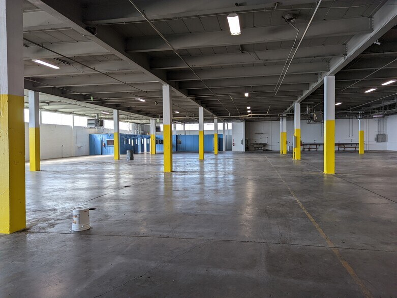 More Photos Of 5055 W Lexington St, Chicago Manufacturing For Lease