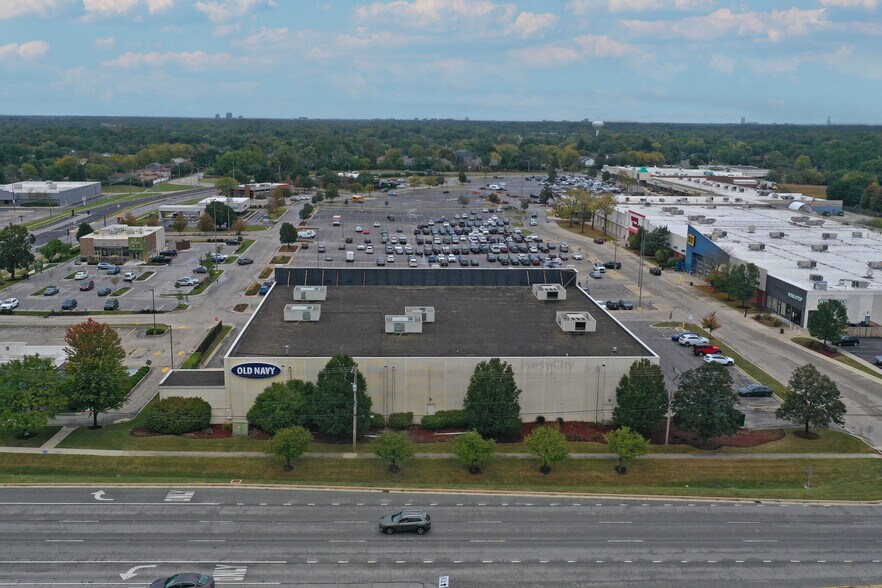 More Photos Of 7221-7401 Lemont Rd, Downers Grove Storefront For Lease