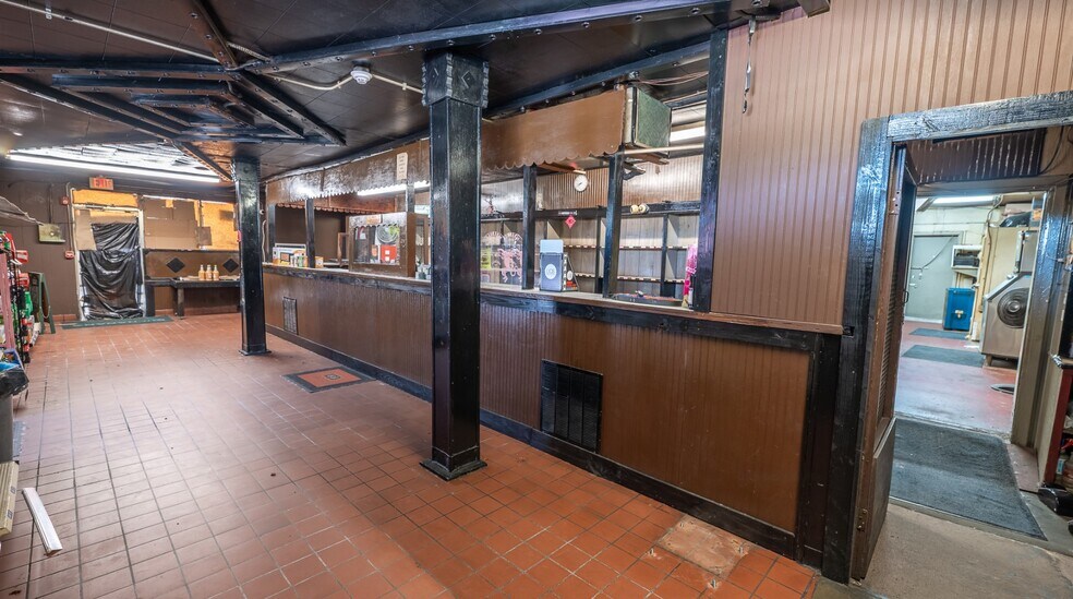 More Photos Of 1917 Cervantes St, Pensacola Freestanding For Lease