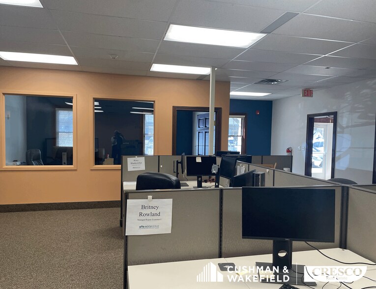 More Photos Of 5611 Hudson Dr, Hudson Office For Lease