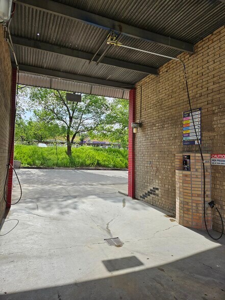More Photos Of 1675 W Uintah St, Colorado Springs Carwash For Sale