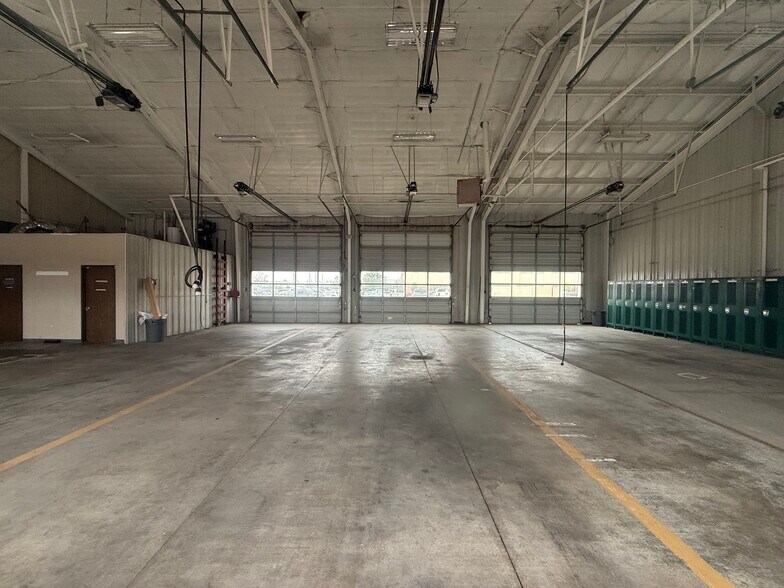 More Photos Of 6404 N Eldridge Pky, Houston Flex For Lease