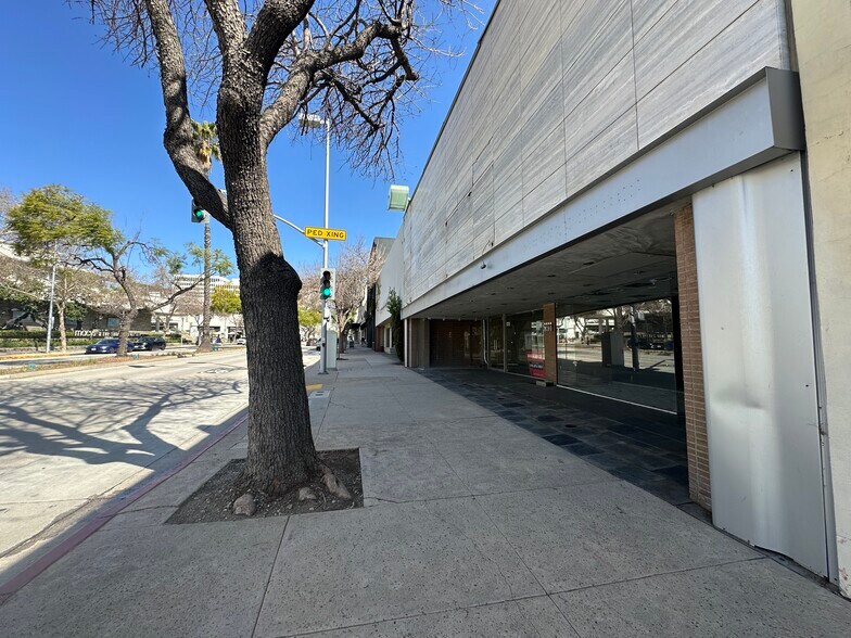 More Photos Of 396-400 S Lake Ave, Pasadena Storefront For Sale