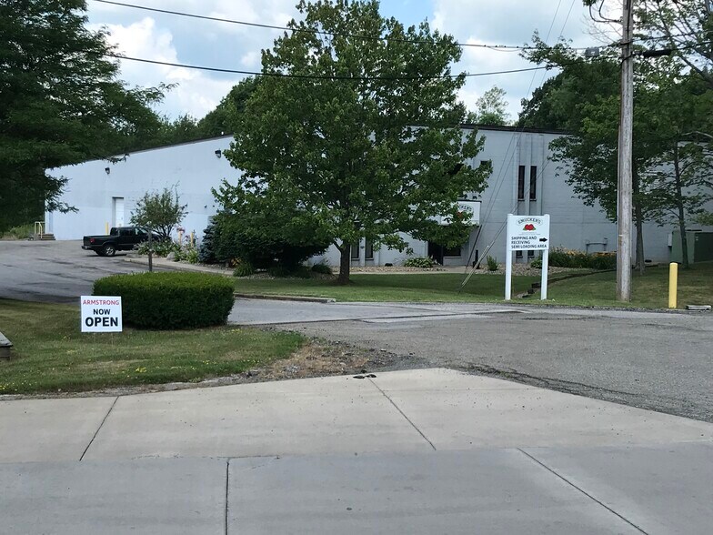More Photos Of 157 Westview Dr, Meadville Warehouse For Sale