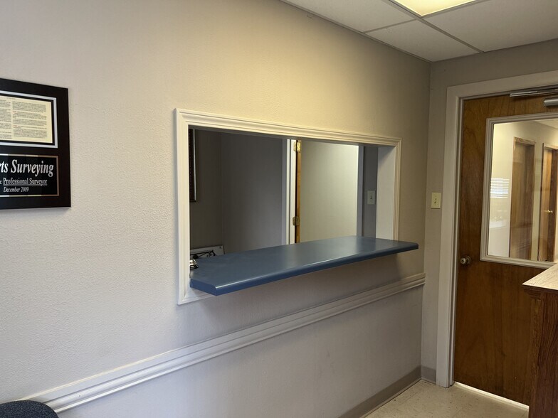 More Photos Of 307 E Main St, Hallsville Light Distribution For Lease