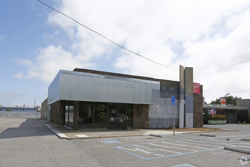 More Photos Of 2554-2562 W Middlefield Rd, Mountain View Industrial For Lease