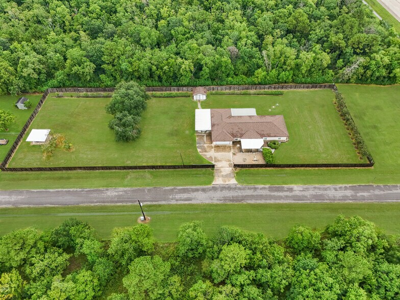 More Photos Of 7315 Pine St, Manvel Industrial For Sale