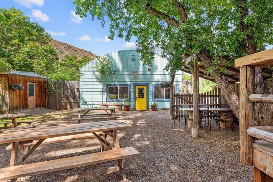 More Photos Of 53943 Highway 86, Halfway Restaurant For Sale