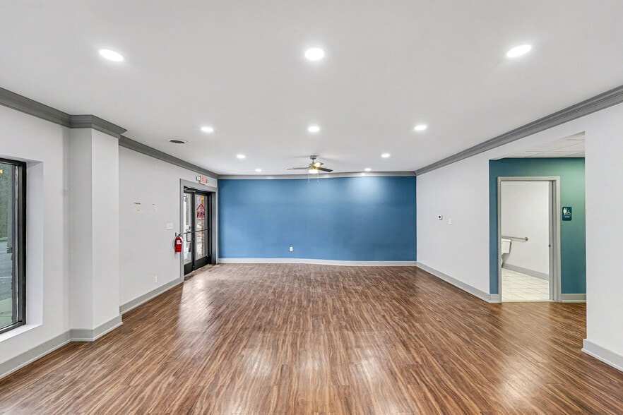 More Photos Of 670 Cambridge St, Fredericksburg Warehouse For Lease