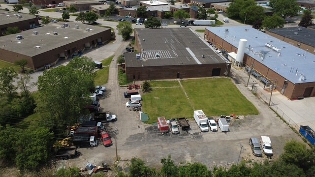 More Photos Of 1411 Jeffrey Dr, Addison Warehouse For Lease