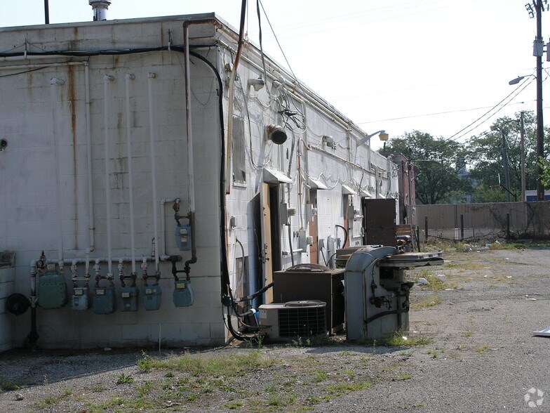 More Photos Of 3951-3975 E Livingston Ave, Columbus Storefront For Lease