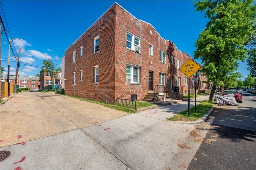 More Photos Of 1010-1012 16TH Street NE, Washington Apartments For Sale
