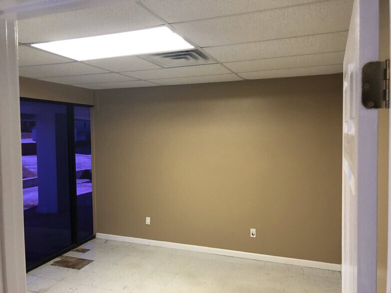 More Photos Of 2016 N Westwood Blvd, Poplar Bluff Freestanding For Sale