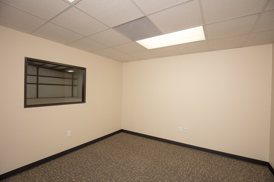 More Photos Of 3406 Longhorn Dr, Houston Warehouse For Lease