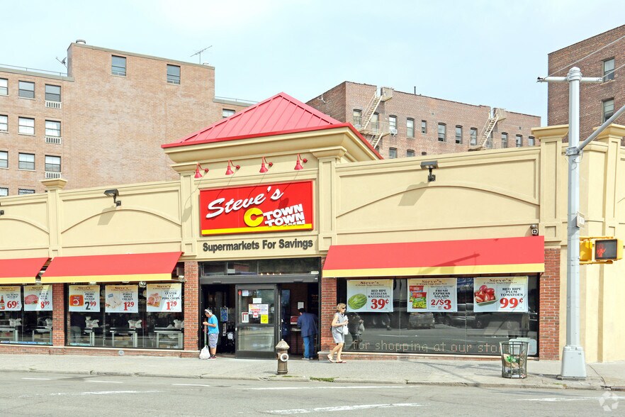 More Photos Of 41-25 Greenpoint Ave, Sunnyside Supermarket For Sale