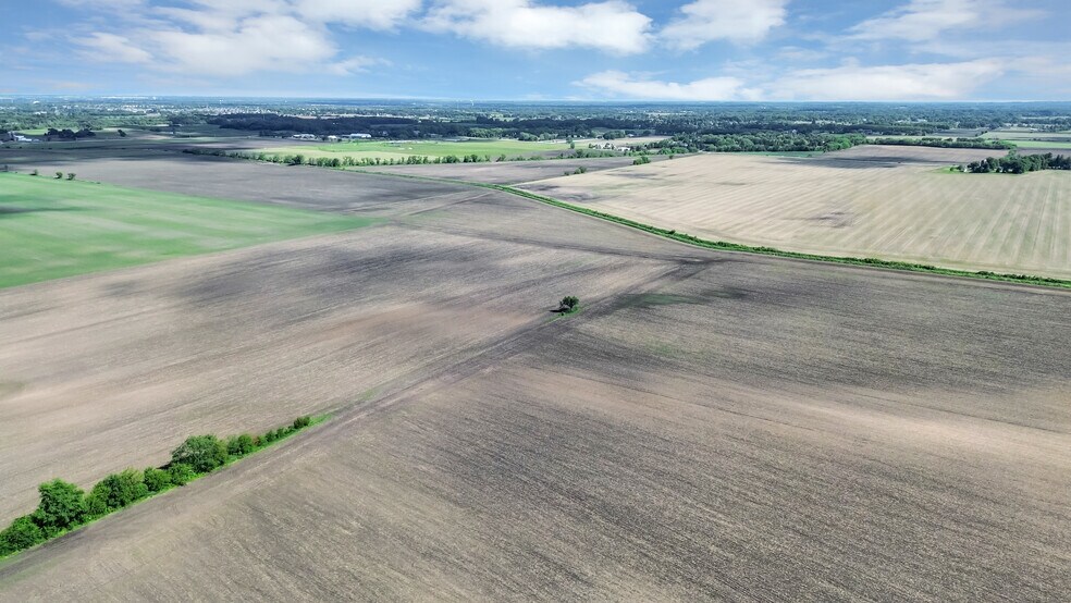 More Photos Of 41W597 US Highway 20, Hampshire Flex For Sale