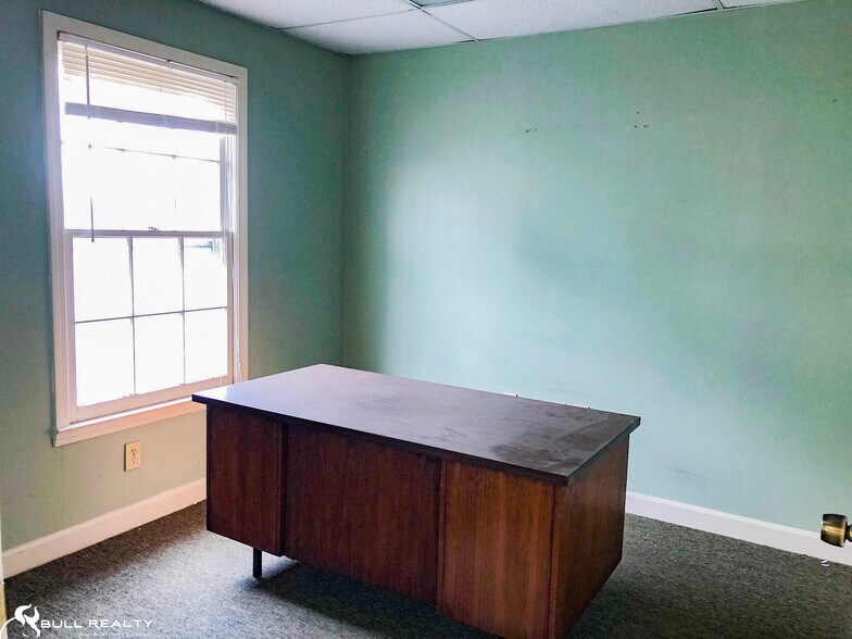 More Photos Of 7961 Hwy 92, Woodstock Medical For Lease