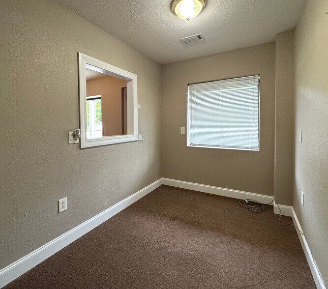More Photos Of 144 Commerce Pky, Cornelia Flex For Sale