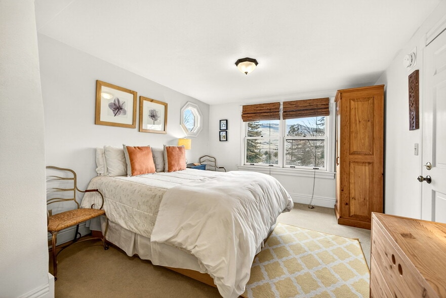 More Photos Of 668 N Main St, Ashland Hospitality For Sale