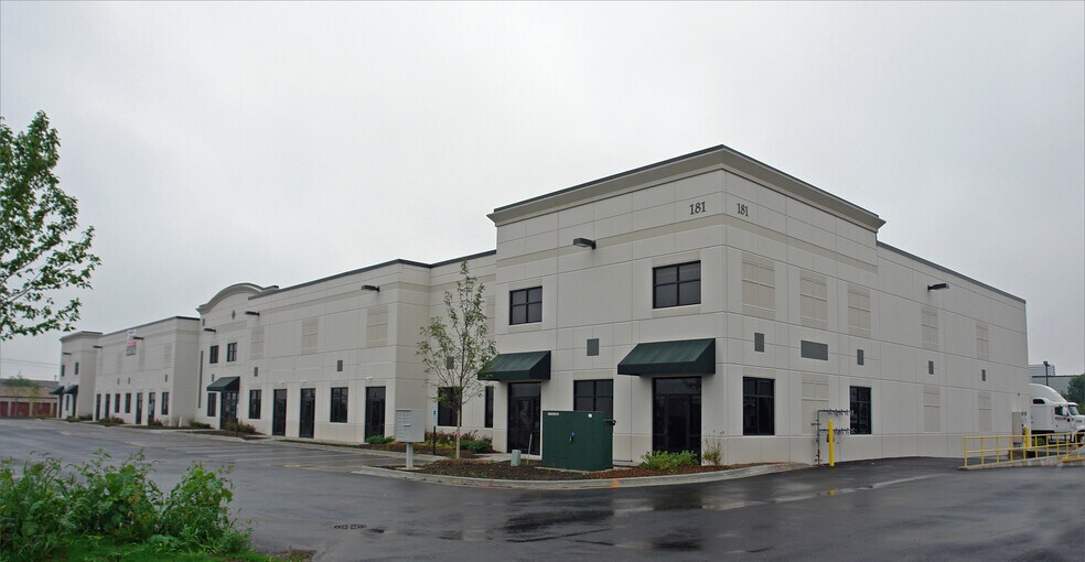 More Photos Of 181 W Crossroads Pky, Bolingbrook Warehouse For Lease