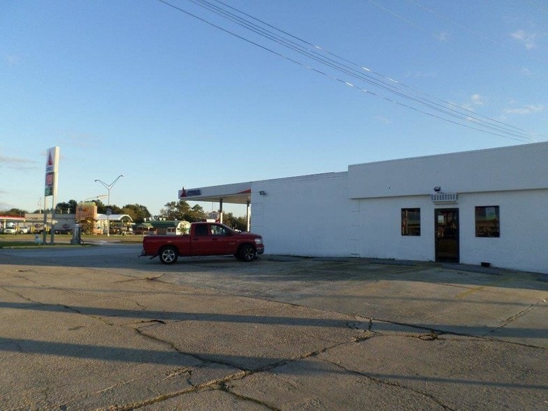 More Photos Of 1419 The Blvd, Rayne Service Station For Lease