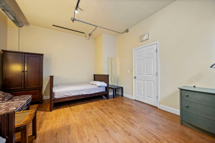 More Photos Of 338 N Charles St, Baltimore Storefront Retail Residential For Sale