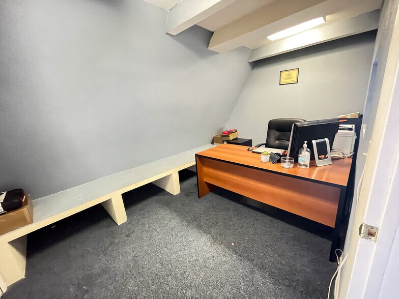 More Photos Of 1712 Kamler Ave, Orlando Office For Sale