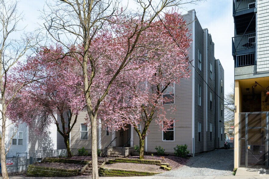 Primary Photo Of 701-711 E Pike St, Seattle Apartments For Sale