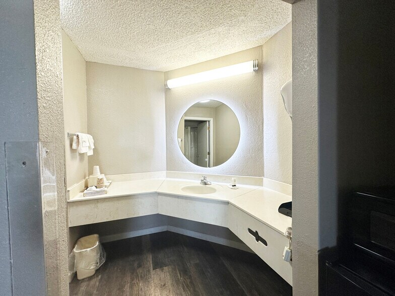 More Photos Of 2226 Highway 71, Marianna Hotel For Sale