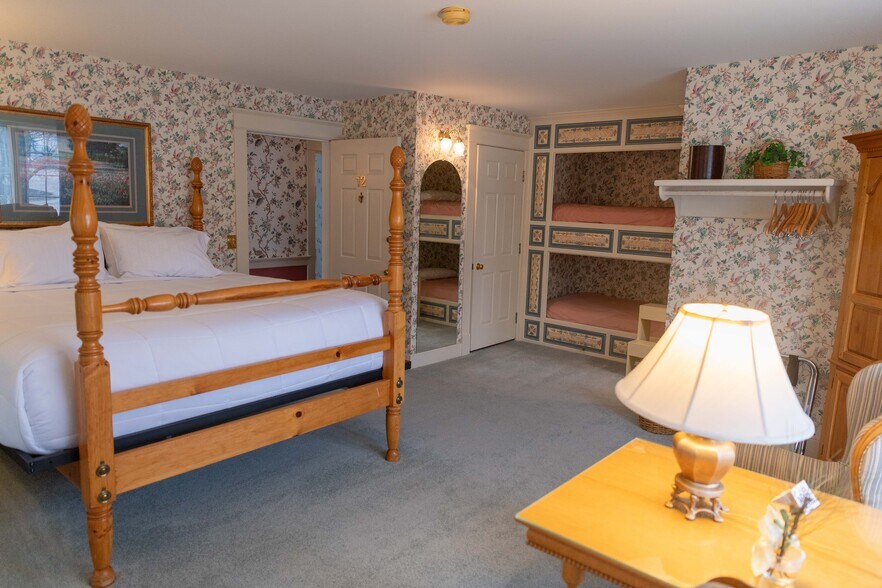 More Photos Of 1111 Washington St, Pella Hospitality For Sale
