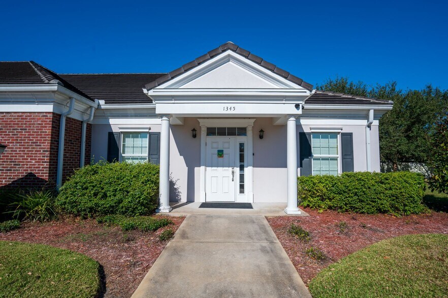 More Photos Of 1341 Providence Rd, Brandon Coworking Space