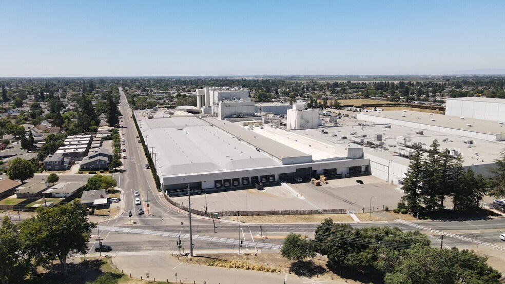 More Photos Of 2000 W Turner Rd, Lodi Manufacturing For Lease