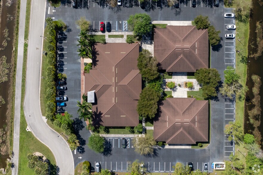 More Photos Of 13671 Olympic Ct, Fort Myers General Retail For Sale