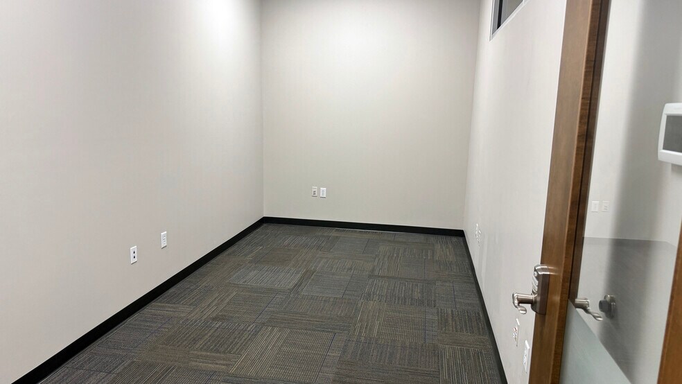 More Photos Of 1451-1487 W South St, Ozark General Retail For Lease